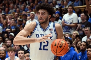 本赛季贡献NBA球员的高校共119所杜克&肯塔基各贡献26人并列第一 本赛季贡献NBA球员的高校共119所杜克&肯塔基各贡献26人并列第一